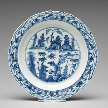 A blue and white dish, Tianqi/Chongzhen, 17th Century.