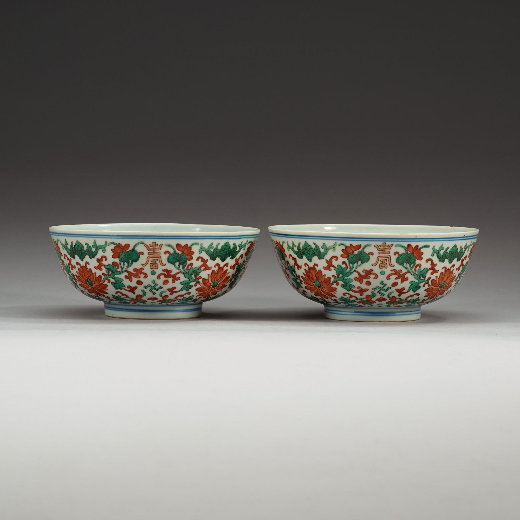 SKÅLAR, ett par, porslin. Qingdynastin, 1800-tal med Jiaqings sigillmärke.