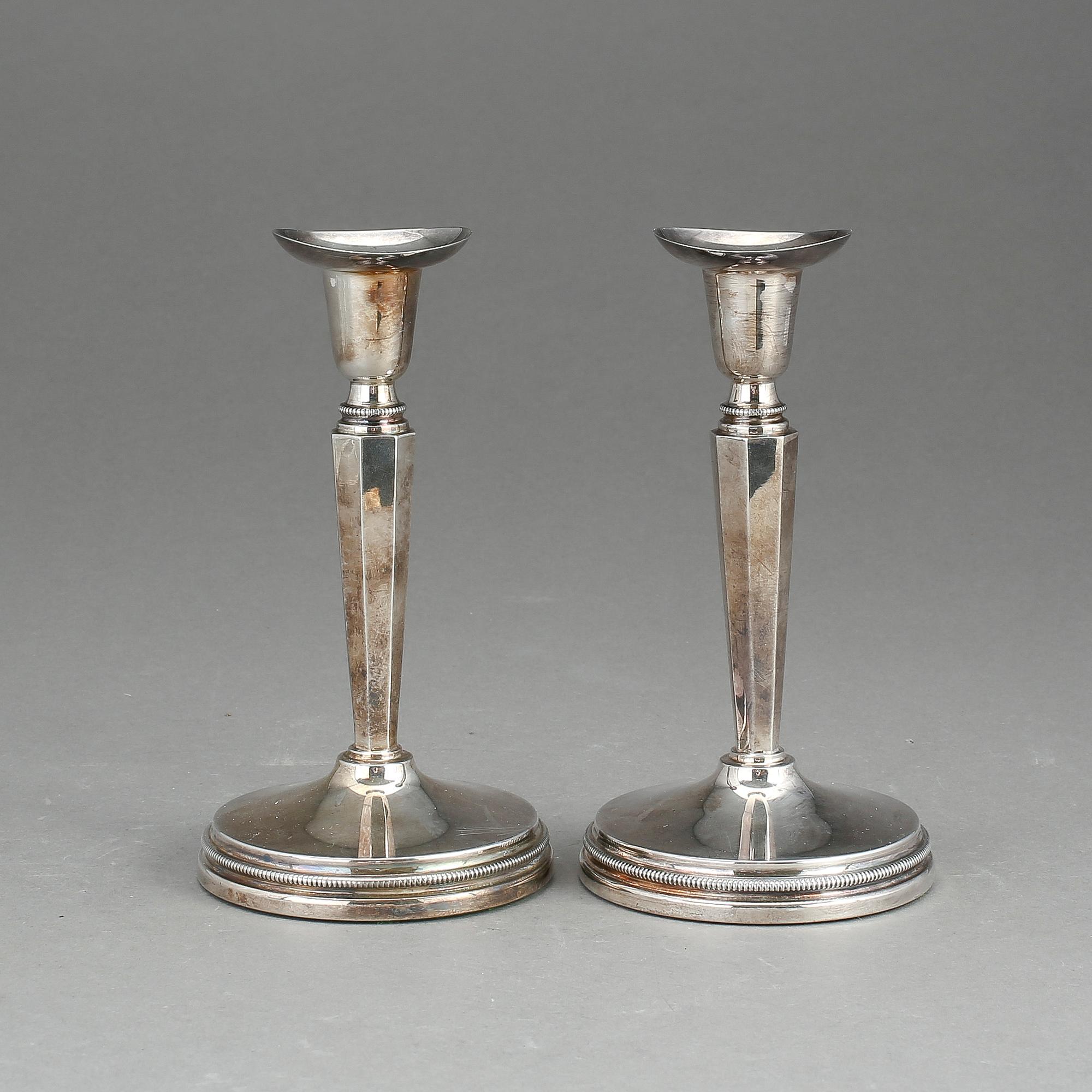 LJUSSTAKAR, ett par, silver, Eric Löfman, MEMA, Lidköping, 1990.