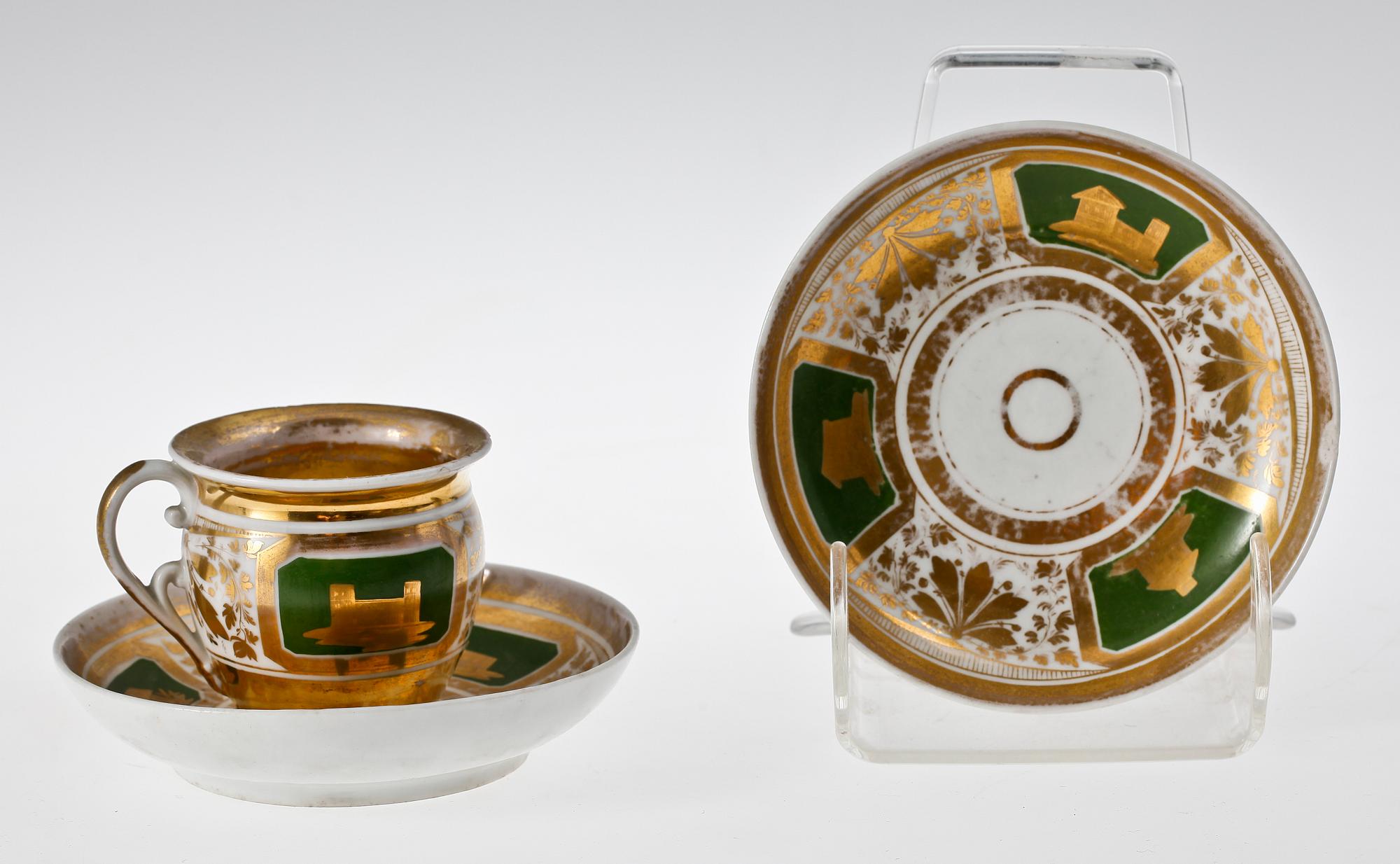 TESERVISDELAR SAMT KAFFEKOPPAR, 6 delar, porslin, empire, troligen Frankrike. 1800-talets första hälft.