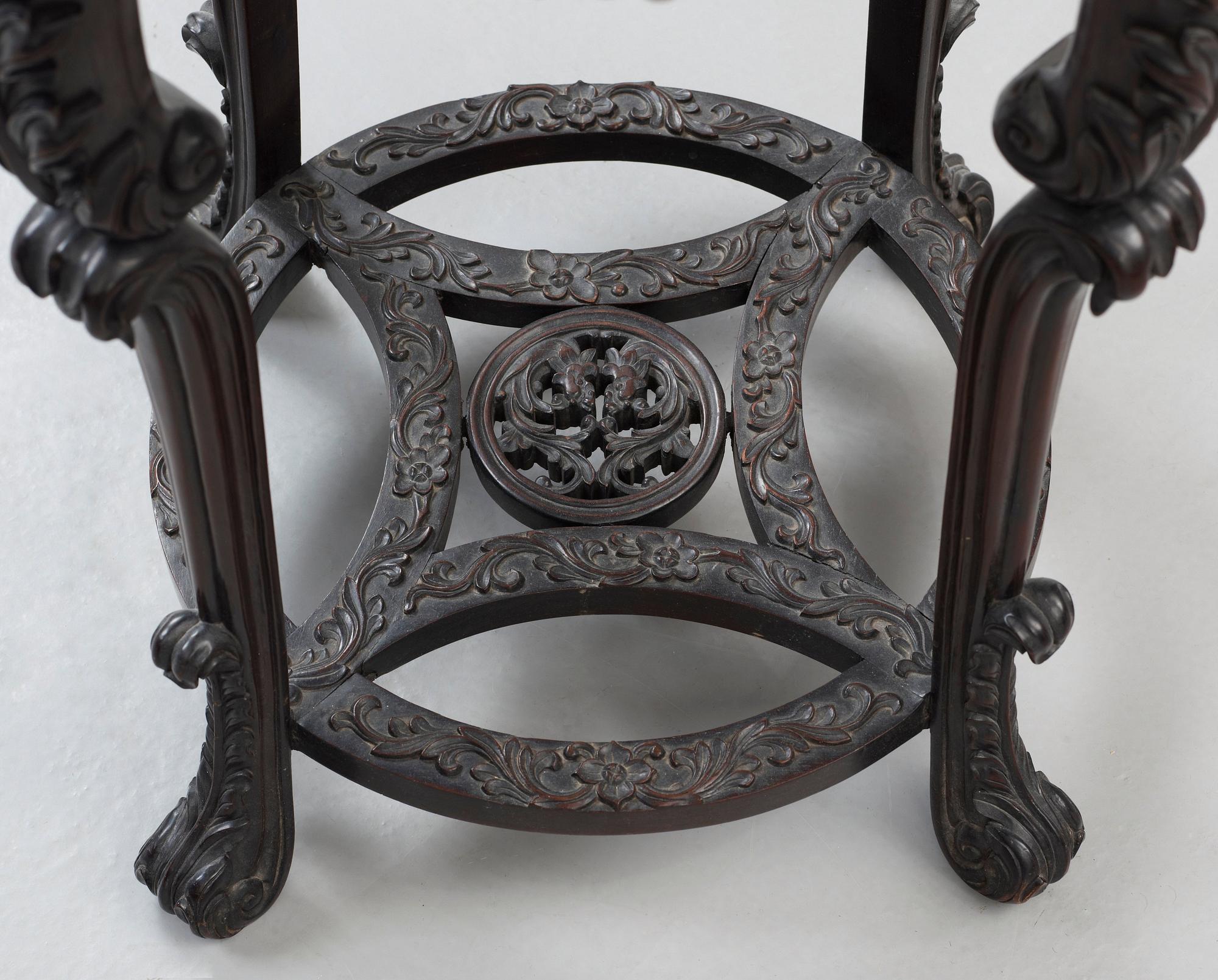 A hardwood and porcelain plaquette in famille verte  table, Qing dynasty 19th century.