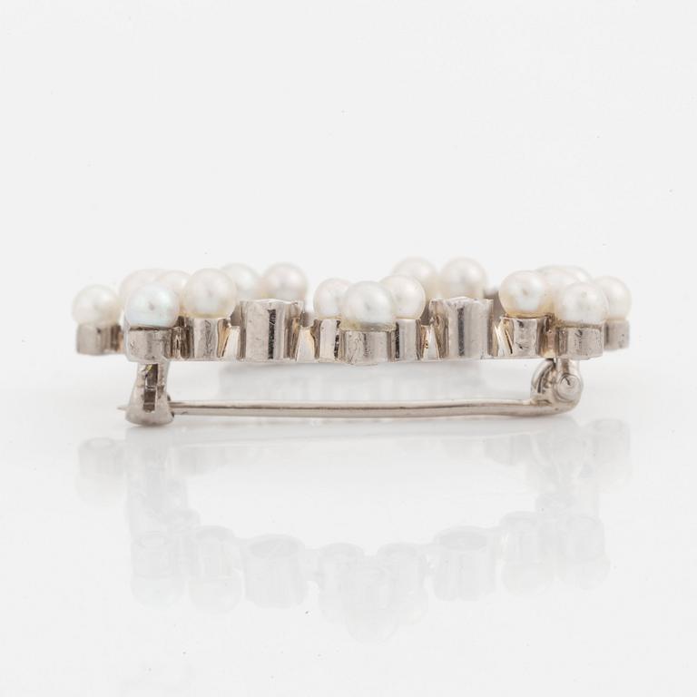 An 18K white gold WA Bolin brooch set with pearls and rose-cut diamonds.