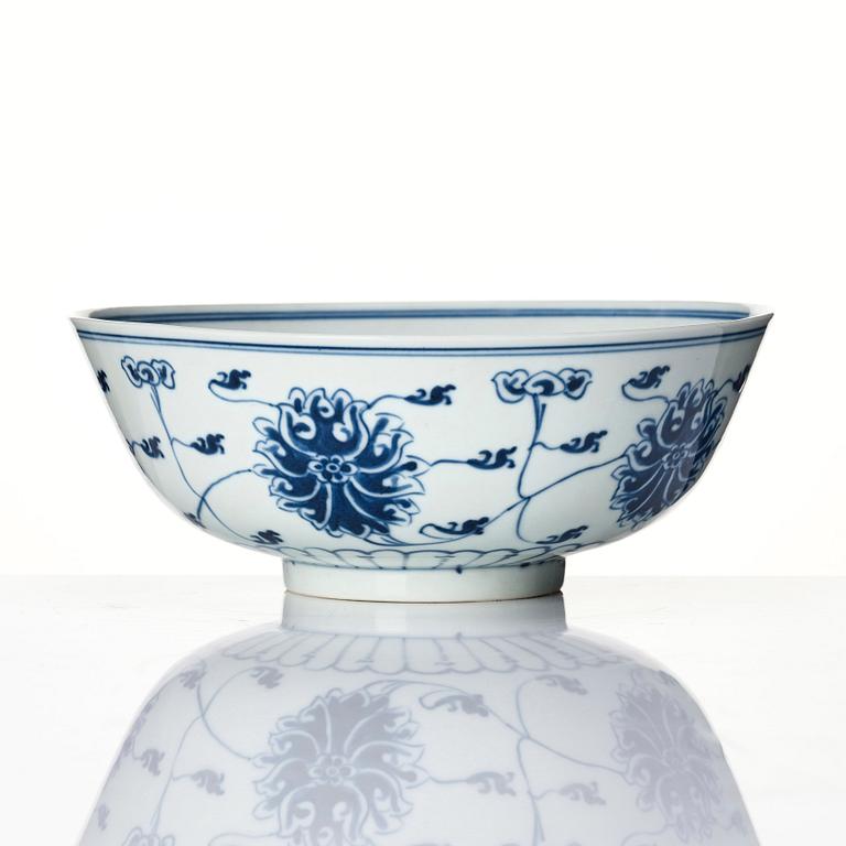 A blue and white lotus bowl, Qing dynasty, 19th Century.