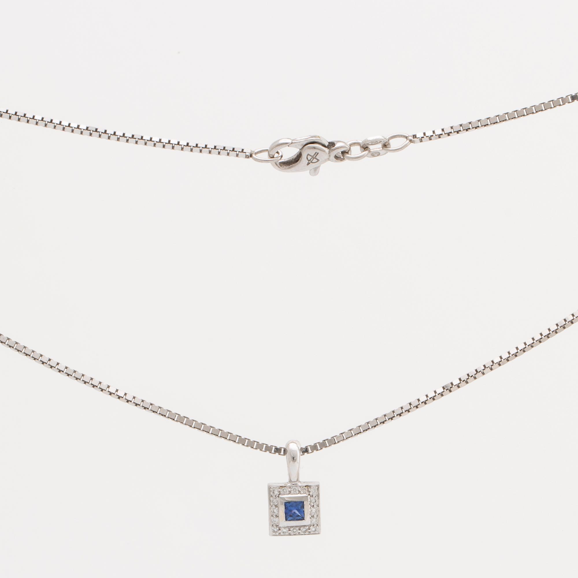 Sapphire pendant and chain 18K whitegold length approx 50 cm, pendant approx width 6 mm.