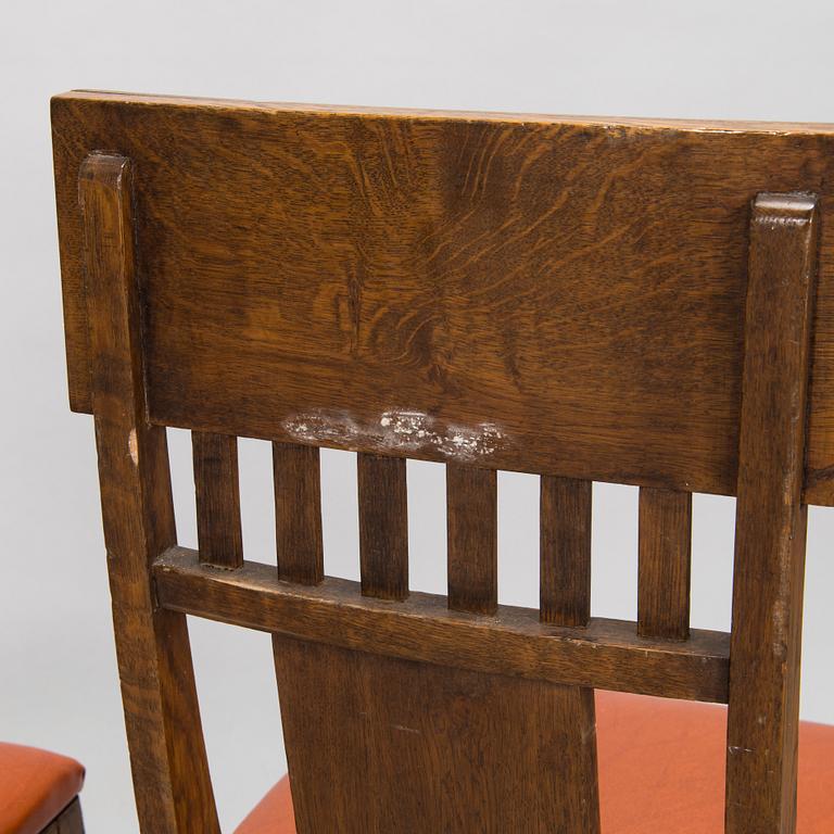 Eliel Saarinen, pöytä ja tuoleja, 4 kpl, Huonekaluliike Mikko Nupponen 1900-luvun alku.