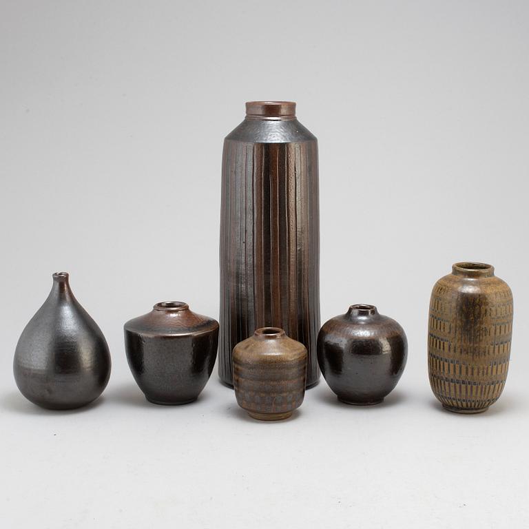 ARTHUR ANDERSSON, six stoneware vases, Wallåkra, signed. 1950s / 60s.