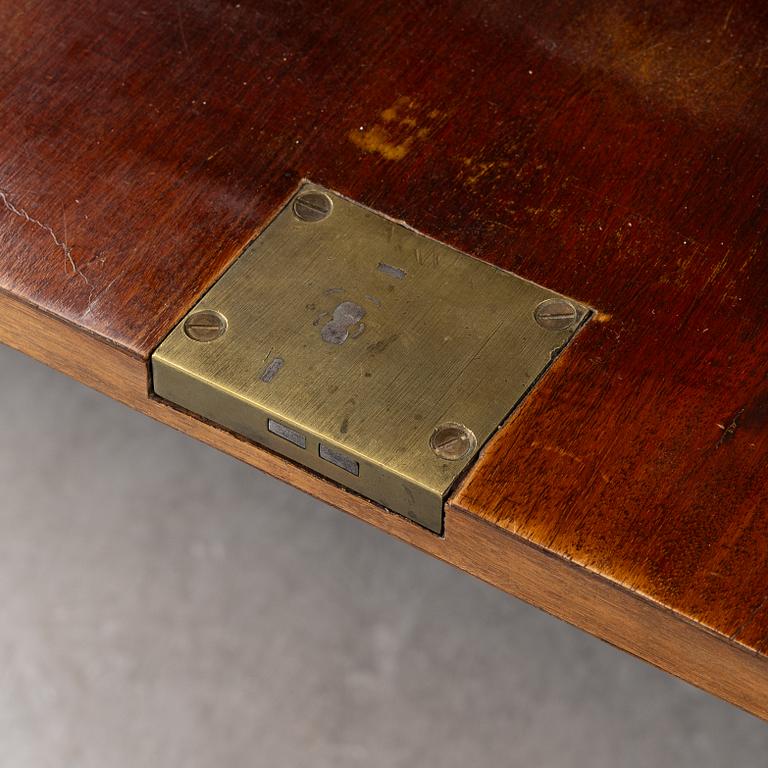 Vitrinskåp, 1800-talets mitt.