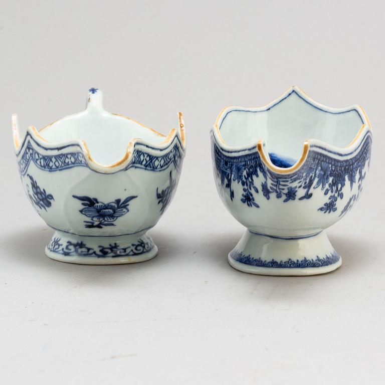 Two blue and white export sauceboats/saucers, Qing dynasty, Qianlong (1736-95).