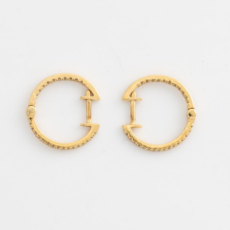 Gussander, a pair of earrings, 18K gold with brilliant-cut diamonds.