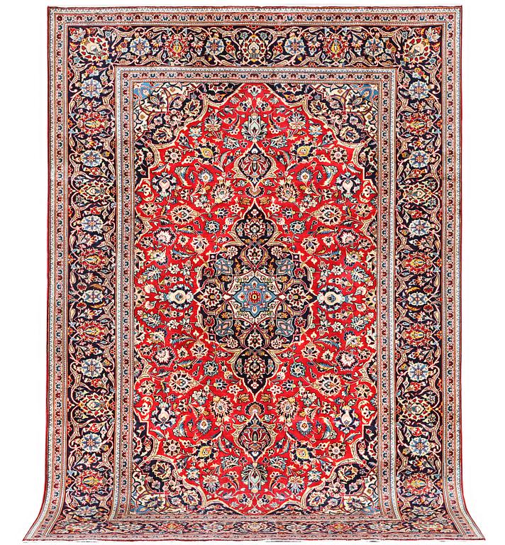 A Kashan carpet, c. 315 x 208 cm.