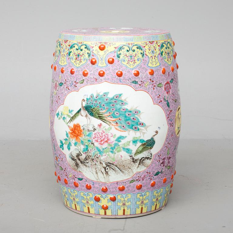 TRÄDGÅRDSPALL, porslin, Kina 1900-talets senare hälft.