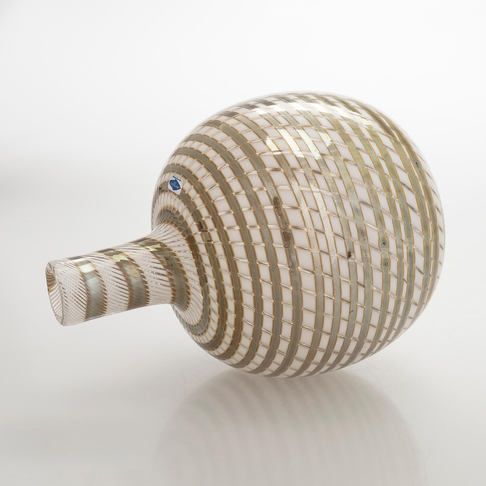 Oiva Toikka, a glass bottle, Pro Arte "Ranta" (Beach) series, signed O. Toikka Nuutajärvi.