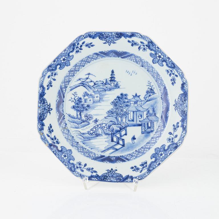 A set of eight blue and white dinner plates, Qing dynasty, Qianlong (1736-95).