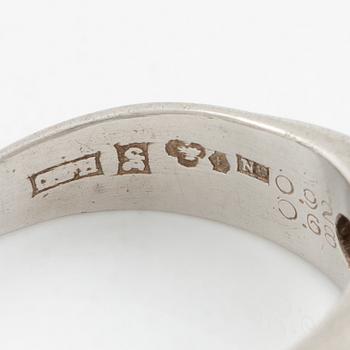 Ring, signet ring, platinum and three brilliant-cut diamonds.