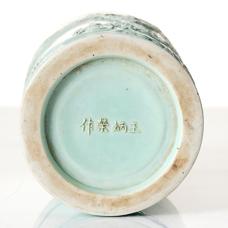 A pale green glazed brush pot, Qing dynasty, 19th Century.