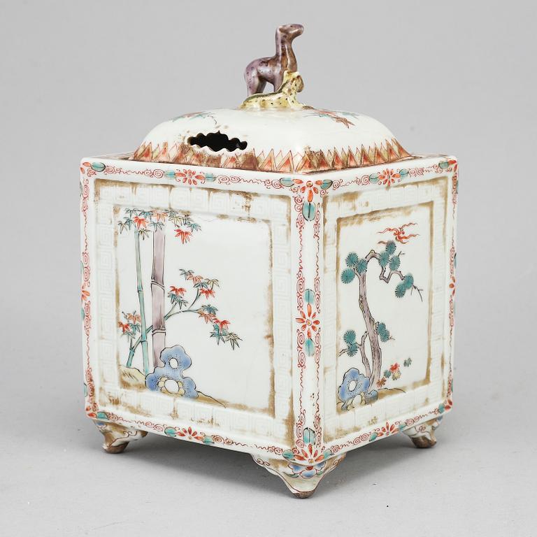 A Japanese kaiemono censer with cover, 19th Century.