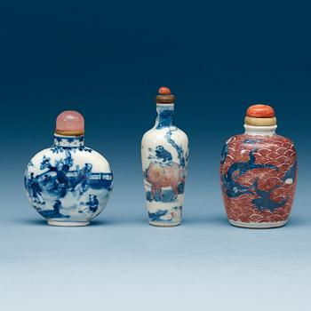 A set of three snuff bottles with stoppers, China, 20th Century.
