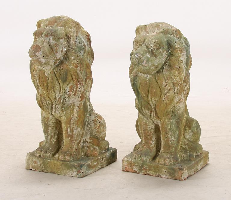 TRÄDGÅRDSSKULPTURER, ett par, terracotta, 2000-tal.