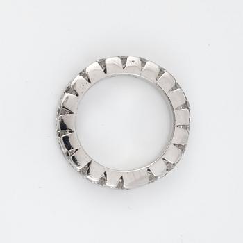 RING, helallians, med briljantslipade diamanter totalt ca  3.24 ct. 18 x ca 0.18 ct.