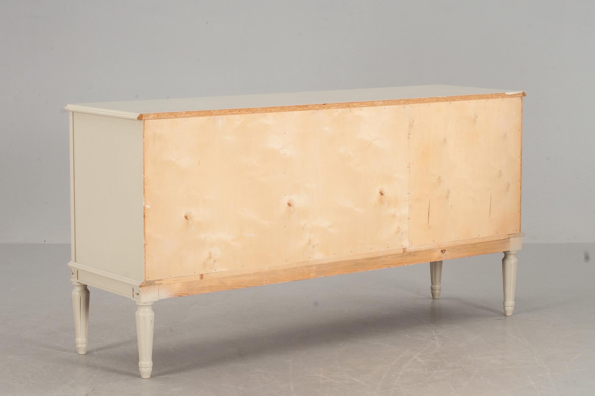 SIDEBOARD, gustaviansk stil. 1900-talets andra hälft.
