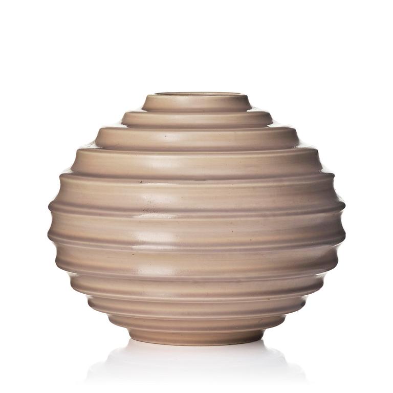 Ewald Dahlskog, a spherical faience vase, model D9/1, Bo Fajans, Gävle, 1930-43.