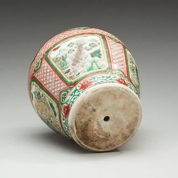 A Transtional wucai jar, 17th Century.
