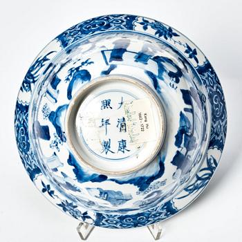 A blue and white bowl, Qing dynasty, Kangxi mark and period (1662-1722).