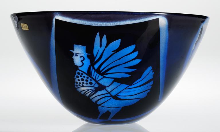 A Bertil Vallien glass bowl, Kosta, Sweden 1982.