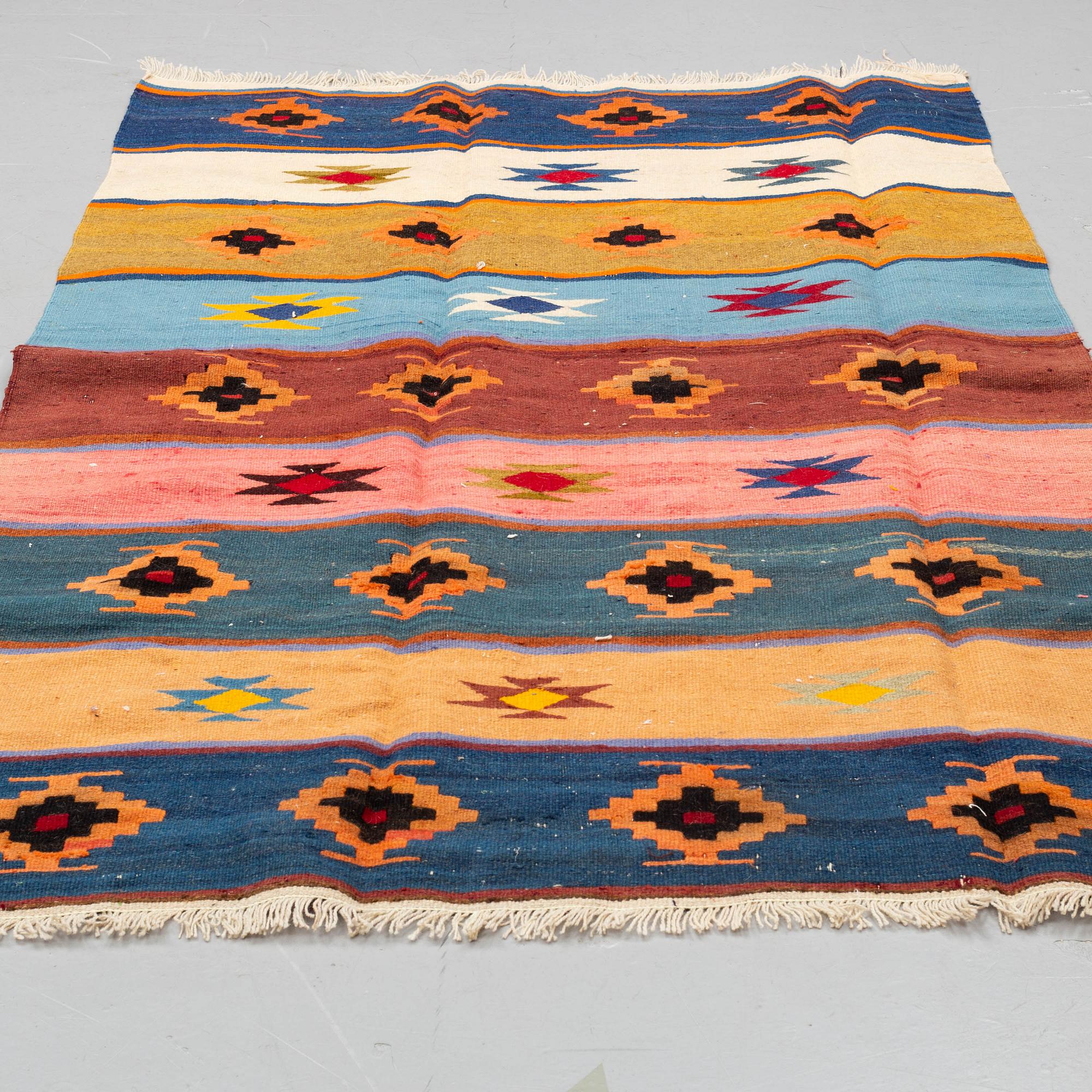 A RUG, kilim shiraz  217 x x 139 cm.