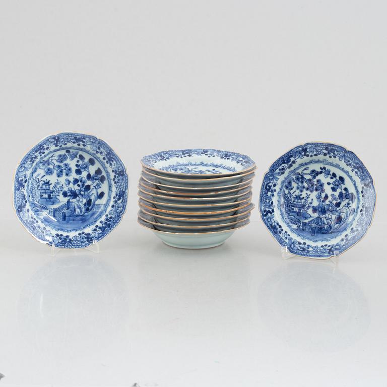 A matching set of twelve blue and white small plates, China, Qianlong (1736-95).