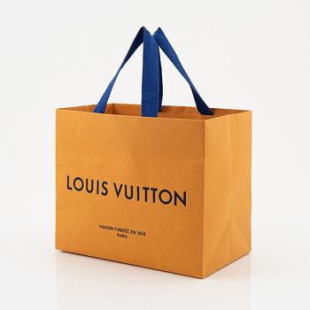 Louis Vuitton, a "Etui Lunette Nilocitus brillant emeraude" bag.