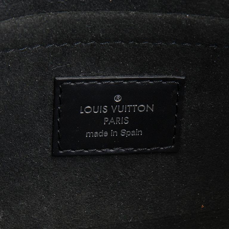 Louis Vuitton, a 'Neverfull MM' bag.