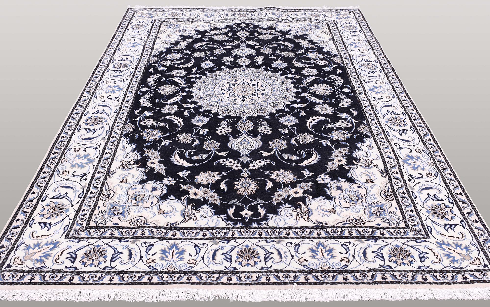 Matto, Nain part silk, ca 290 x 202 cm.