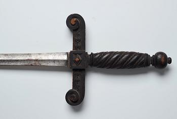 SVÄRD, med svensk klinga m/1773 avsedd för det tunga kavalleriets pallascher. Senare fäste från 1800-talet.