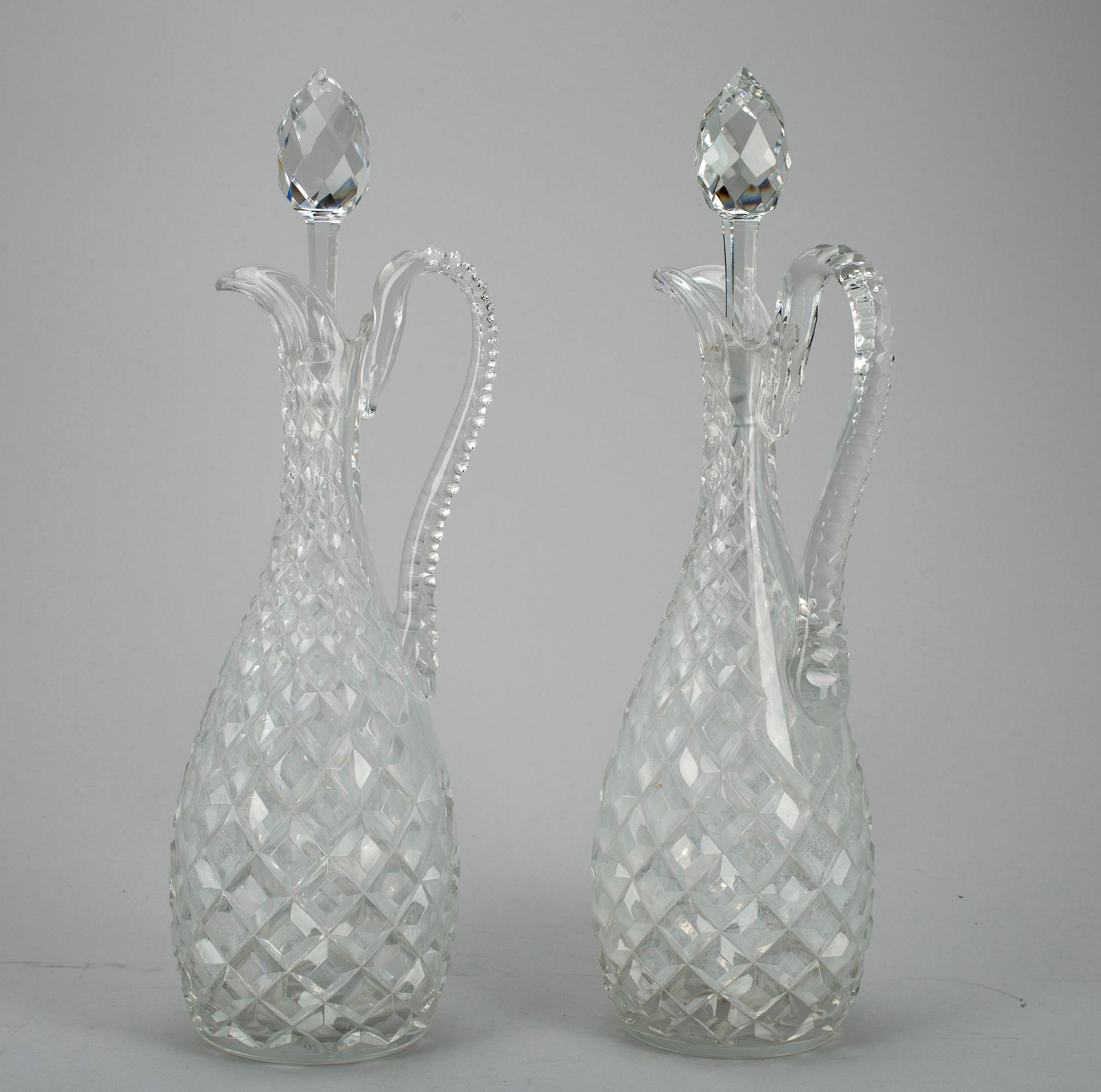 KARAFFER, ett par, kristall, 1900-tal.