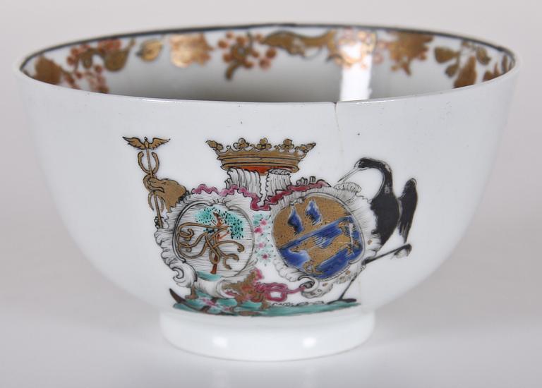 KOPPAR OCH FAT SAMT SKÅL OCH FAT, 8 st, porslin, Qianlong, Kina 1700-tal.