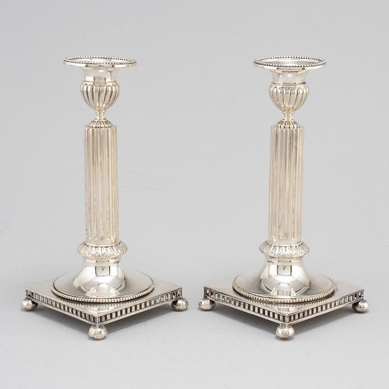 LJUSSTAKAR, ett par, silver, GAB, Stockholm, 1919.