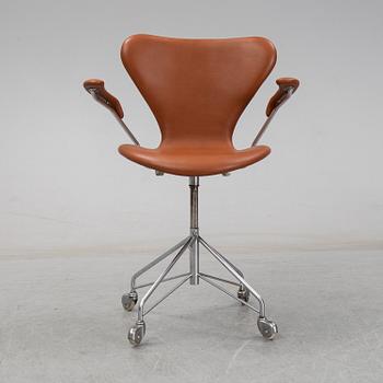 Arne Jacobsen, skrivbordsstol, "Sjuan", formgiven 1955.