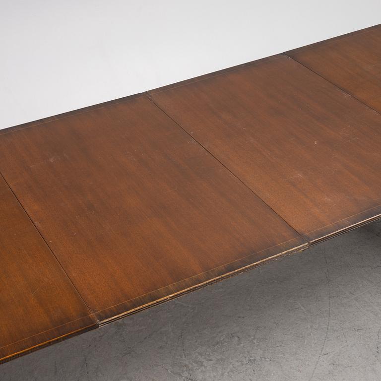 Dining Table, England, second half of the 20th Century.