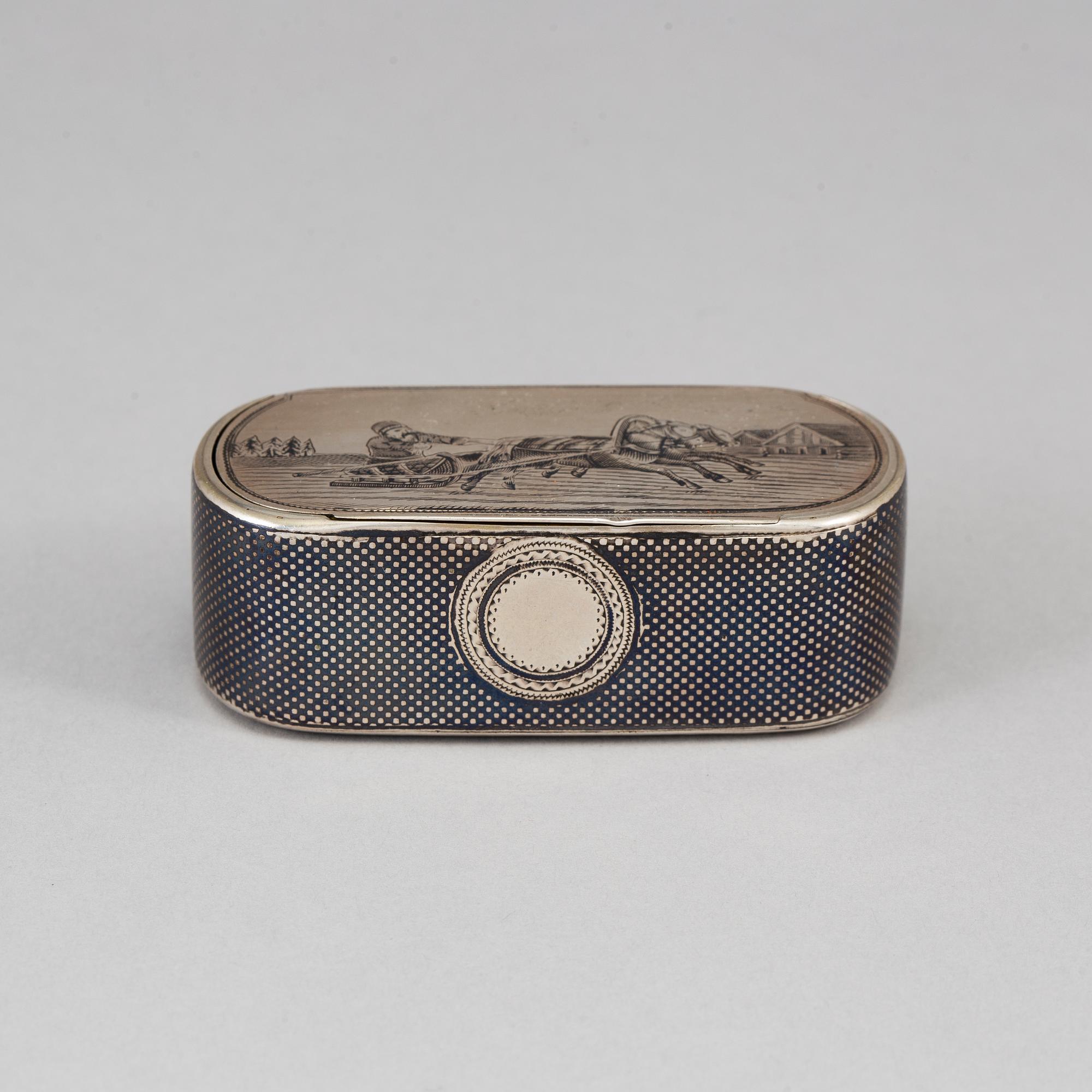 A Russian parcel-gilt silver and niello box, mark of Gustav Klingert, Moskva 1876.