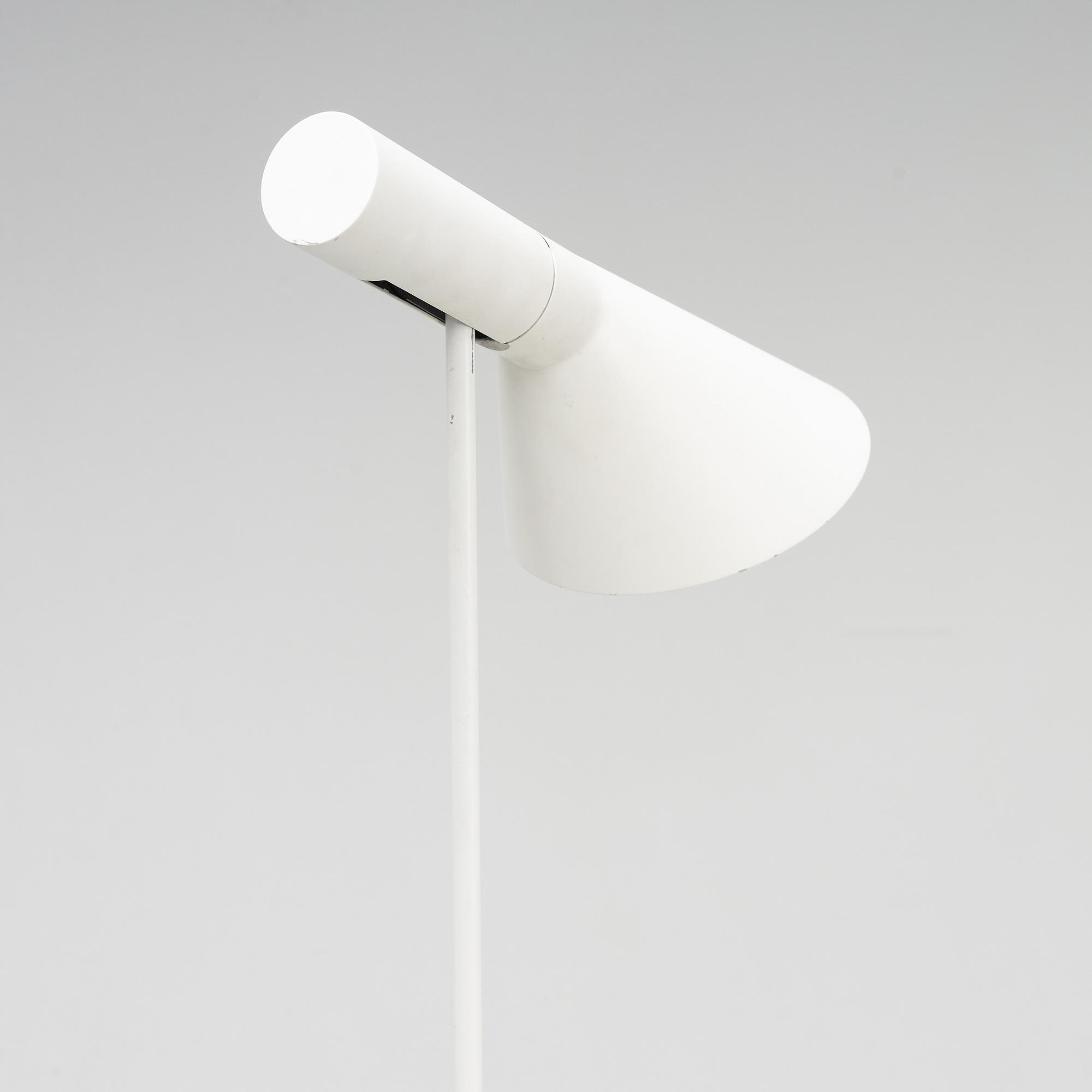 Arne Jacobsen, golvlampa, "AJ", Louis Poulsen, Danmark.