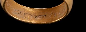 RINGAR, 8 st, guld, 1900-tal. Vikt ca 43,2 g.
