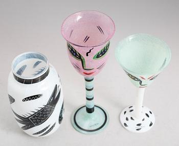 GLAS, 2 st samt VAS, glas, Ulrica Hydman-Vallien, Kosta Boda.