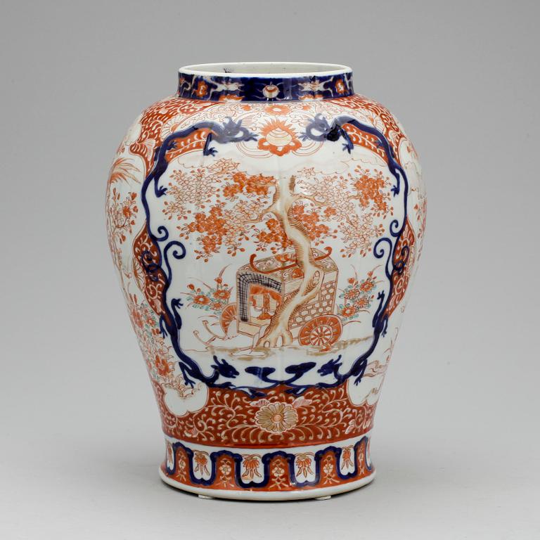 URNA, porslin, Japan, omkring 1900.