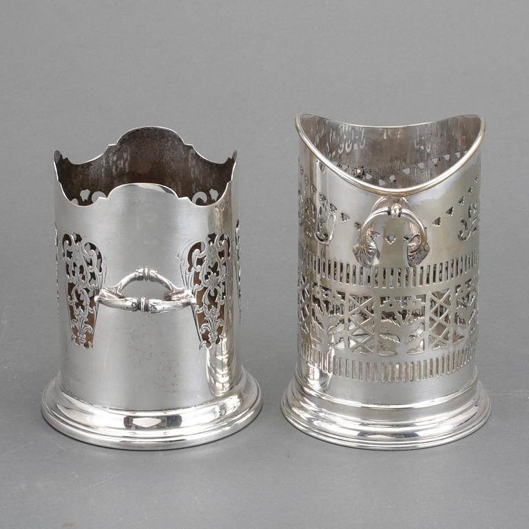 COASTERS/FLASKSTÄLL, 2 st, nysilver, England, 1900-tal.