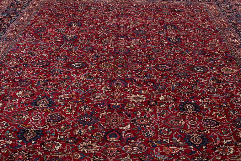 A CARPET, semi-antique Mashad so called Saber, ca 475 x 349 cm (including the flat weave).