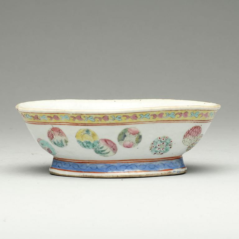 SKÅL, porslin, Tongzhi(1862-74), Kina.