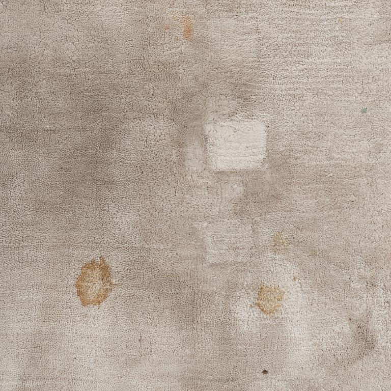 A Layrered "Francis Pearl" carpet, 300x400 cm.