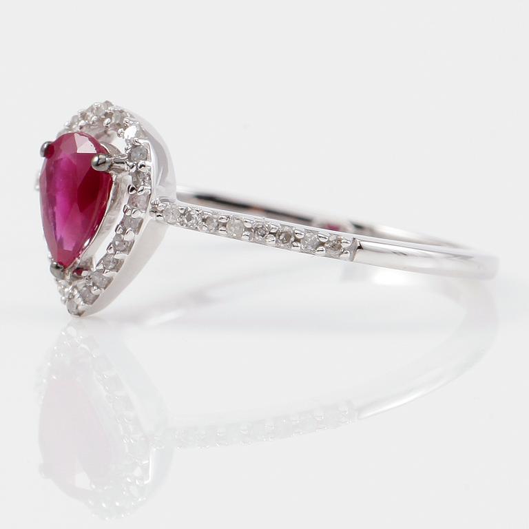 RING, 14K vitguld, diamanter tot ca 0.12 ct. och rubin ca 0.50 ct.