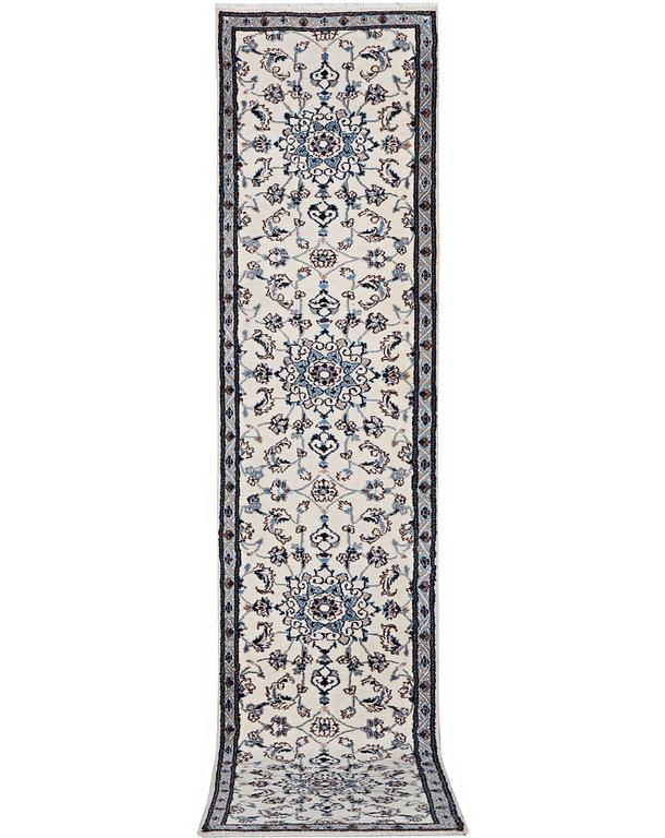 Gallerimatta, Nain, part silk, 9 laa, signerad Hibabian, ca. 380 x 80 cm.